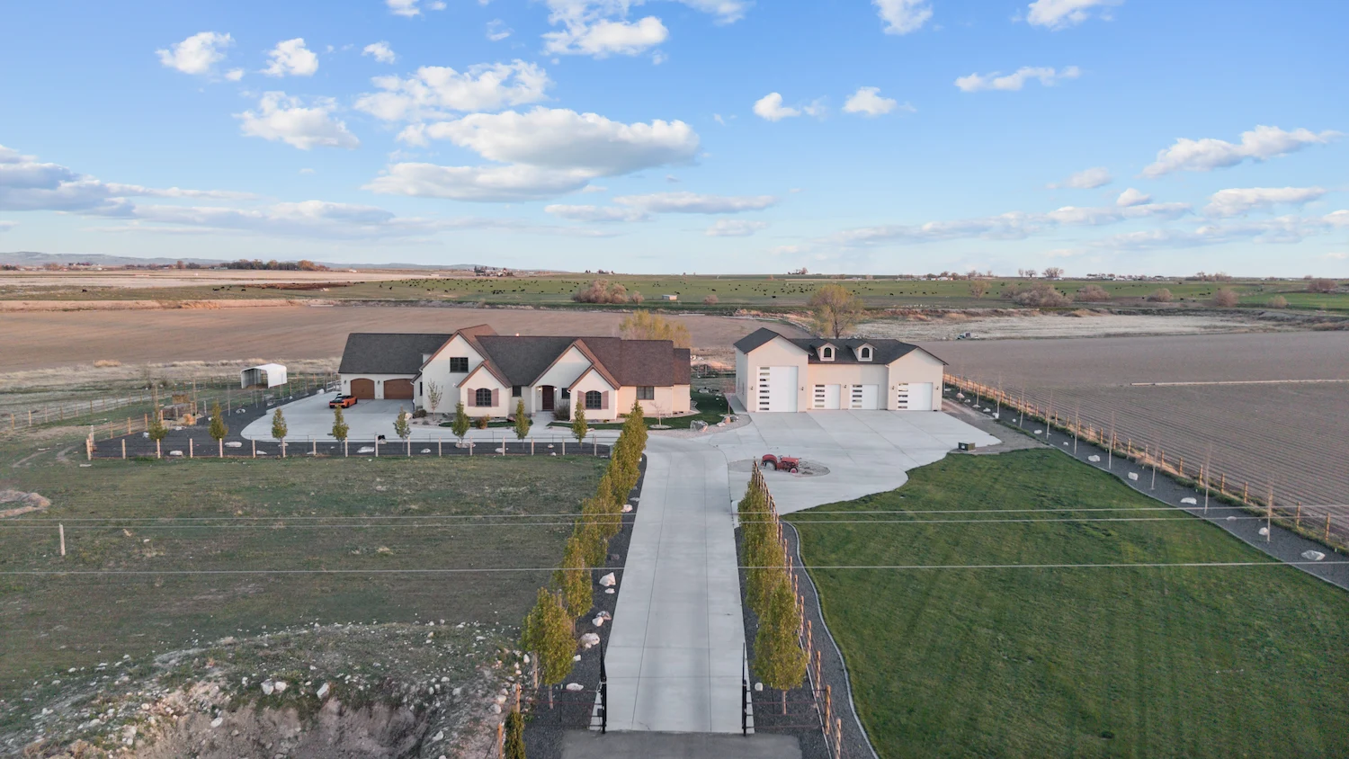 Approach to the property by day
